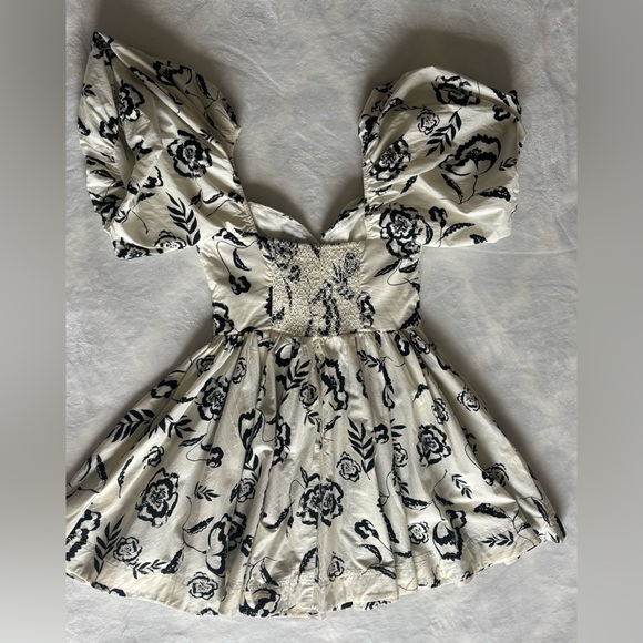 New Vestique Black and White Floral Mini Dress  Size S Casual Party Puff sleeves - Picture 5 of 15